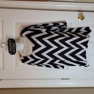Star Vixen Tunic Top 1X Chevron Black White Handkerchief Hem